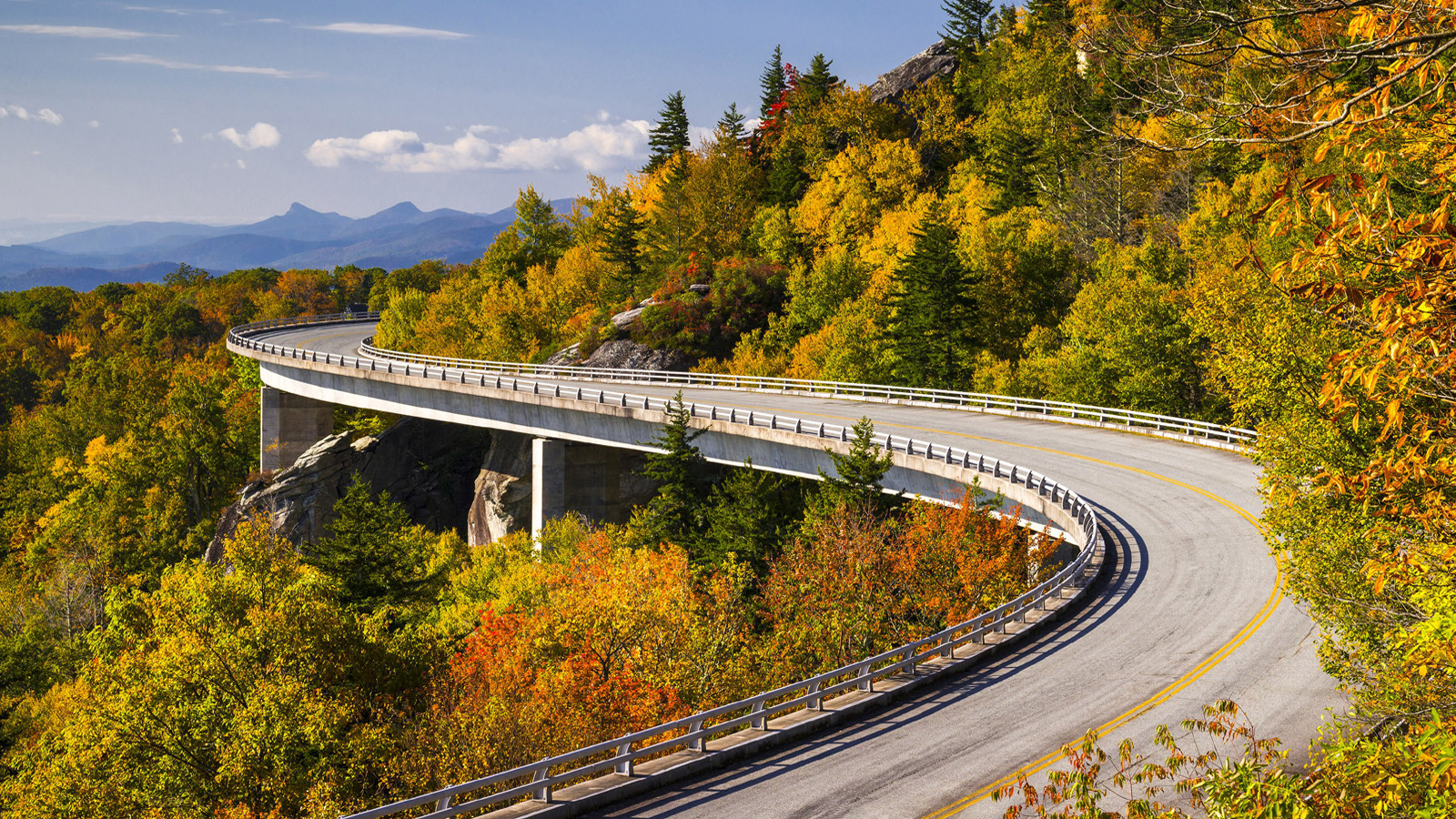 Blue Ridge Parkway Was 2017's Most Popular National Park (Golden Gate ...