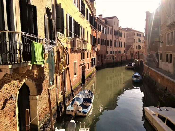 un canal à venise