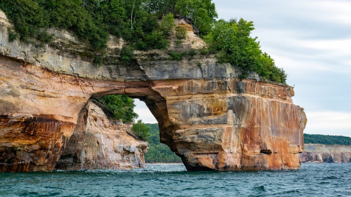 Here's How To See Pictured Rocks Without A Boat