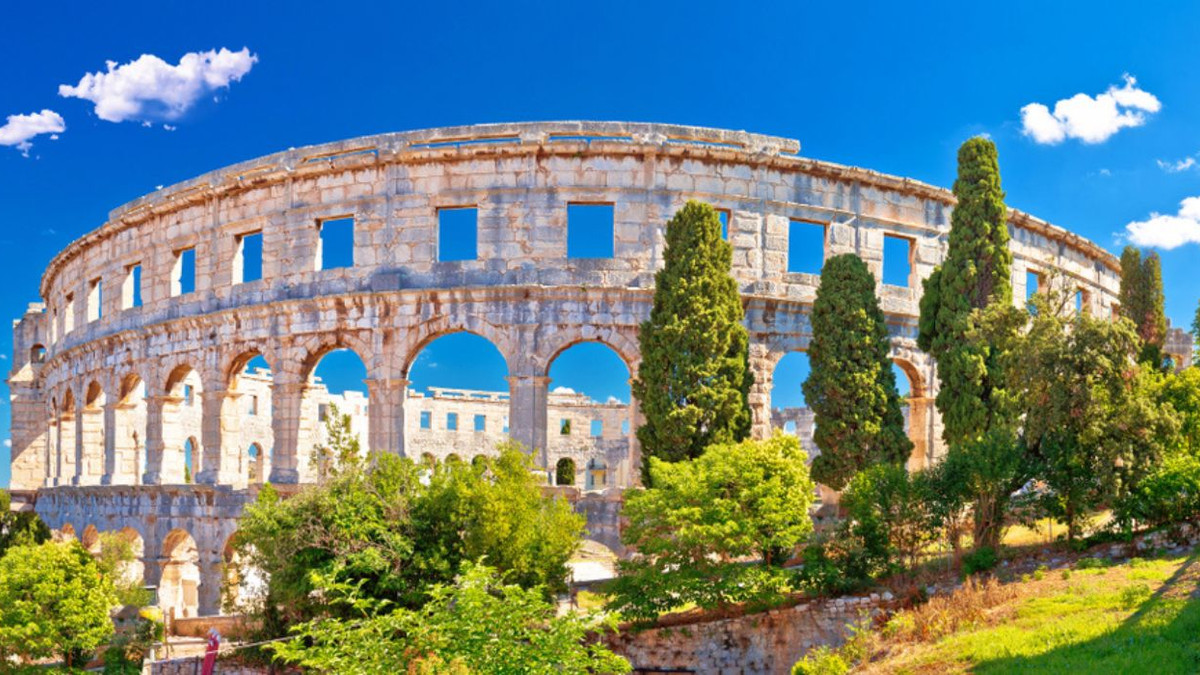 This Roman Amphitheater In Croatia Is Arguably The Best Preserved In ...