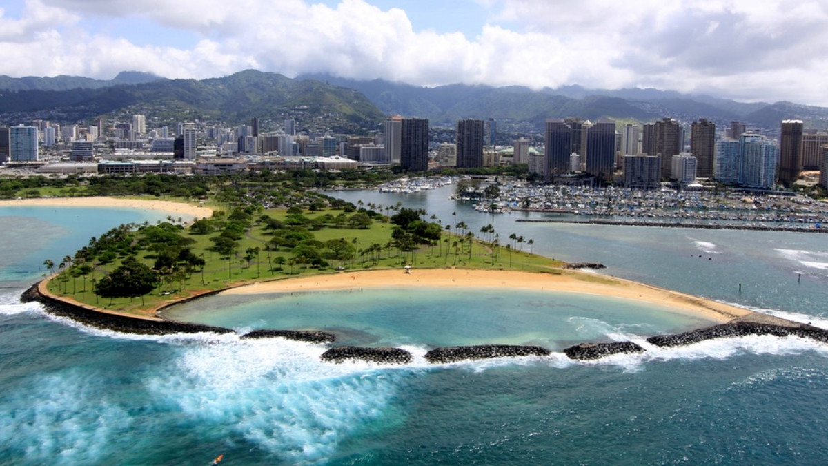 Snorkeling & More: What To Do At Honolulu's Magic Island