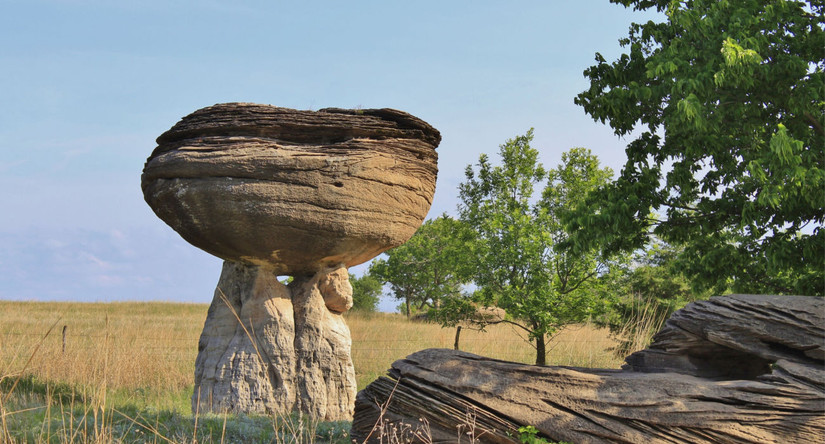 10 Incredible Balanced Rocks To Discover Around The World That Defy All ...