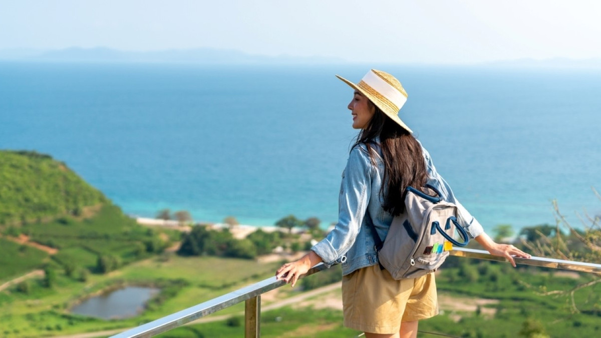 Safe Solo Travel: 10 Tips & Advice For Traveling Solo