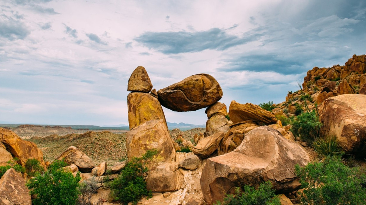 Best Balanced Rocks 10 Things That Are Hard To Miss On Your Visit To Balanced Rock Big Bend