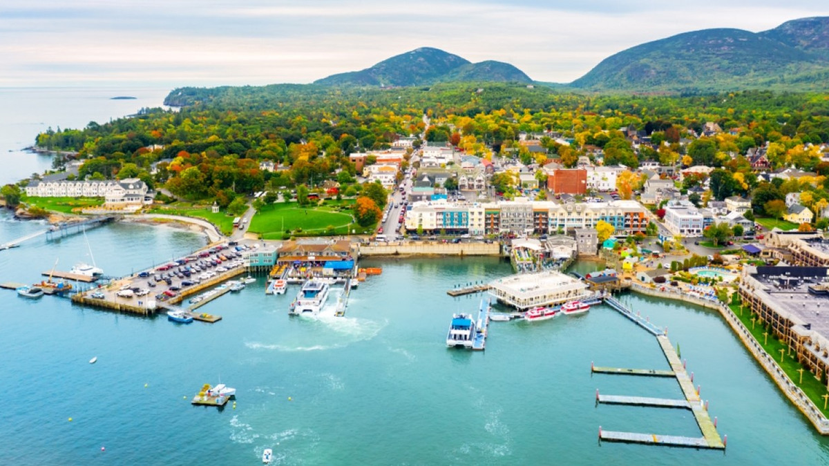 Fall Is The Best Time To Visit These 8 East Coast Beach Towns, No ...