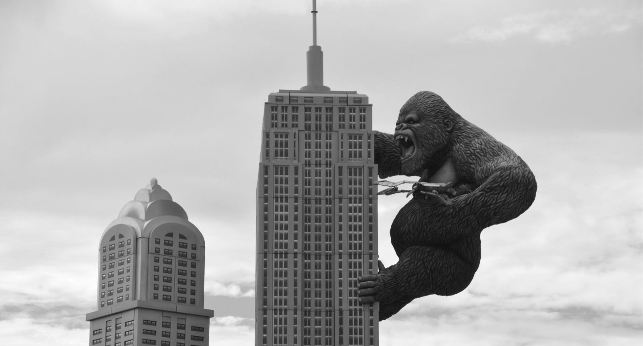 giant-king-kong-on-empire-