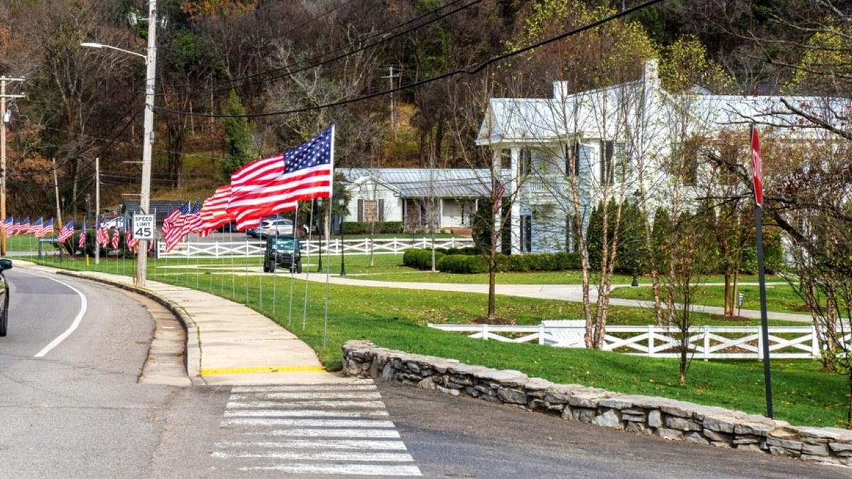 10 Most Beautiful Small Towns In Tennessee