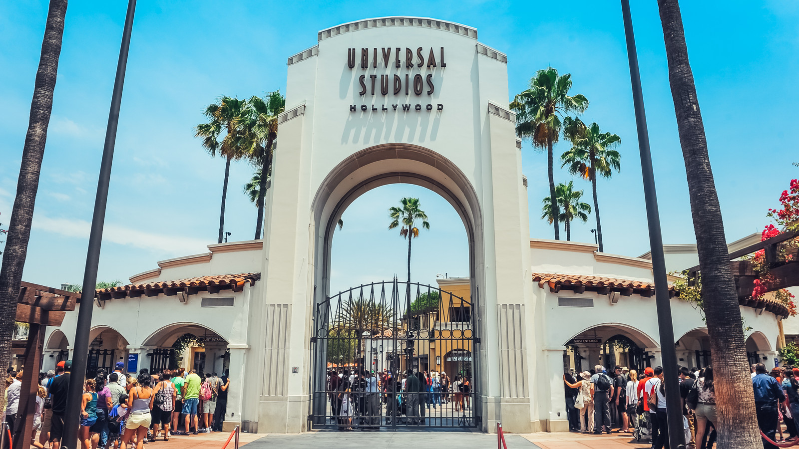 Universal Studios Quietly Adds New 4 PM Drink Policy Visitors Say Is A 'Cash Grab'