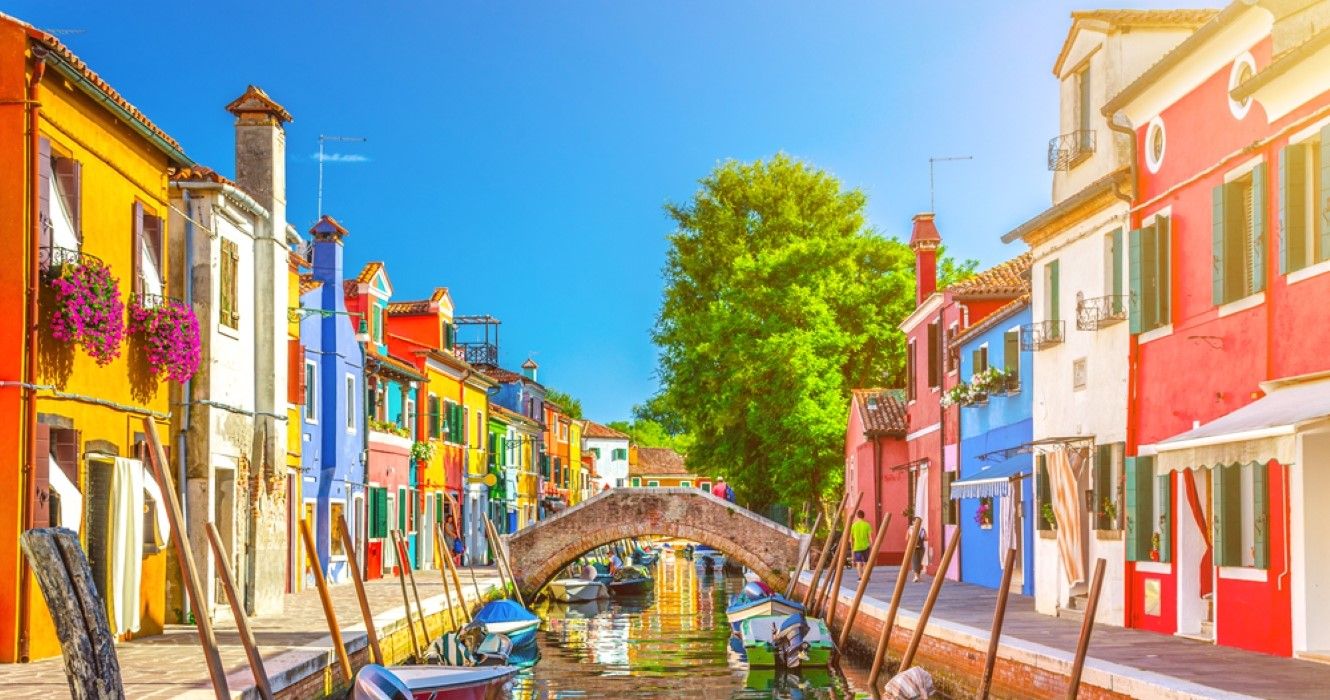 Here's Where To Find All Of Venice's Beautifully Colorful Houses, image size:1330x700
