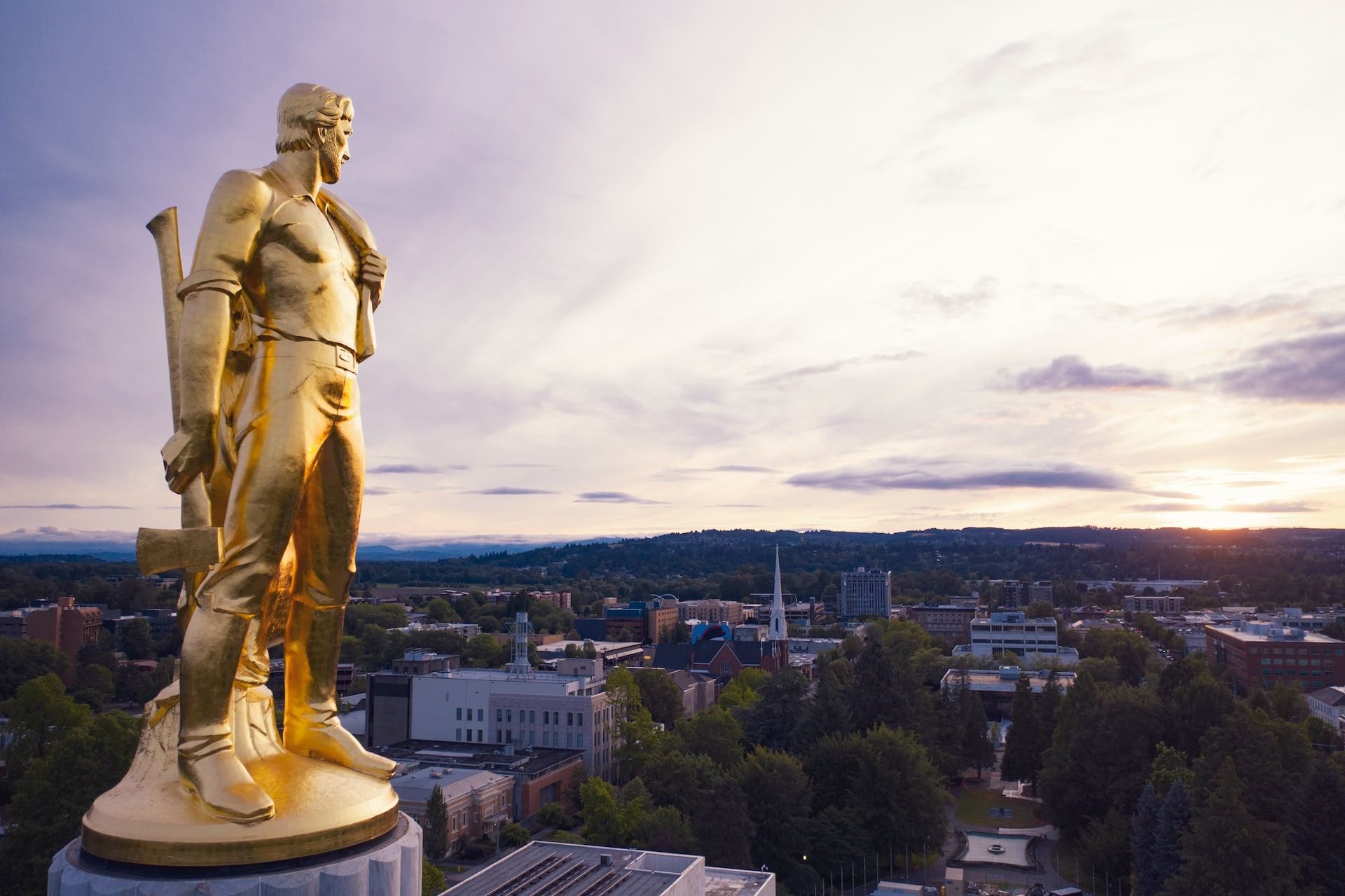 Pioneer statue atop Salem, OR capitol building