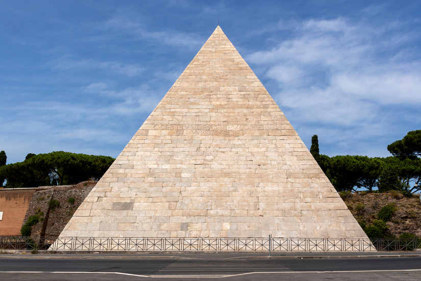 Pyriamid In Rome Pyramid of Cestius: See The Ancient Roman Pyramid That Was Inspired By ...