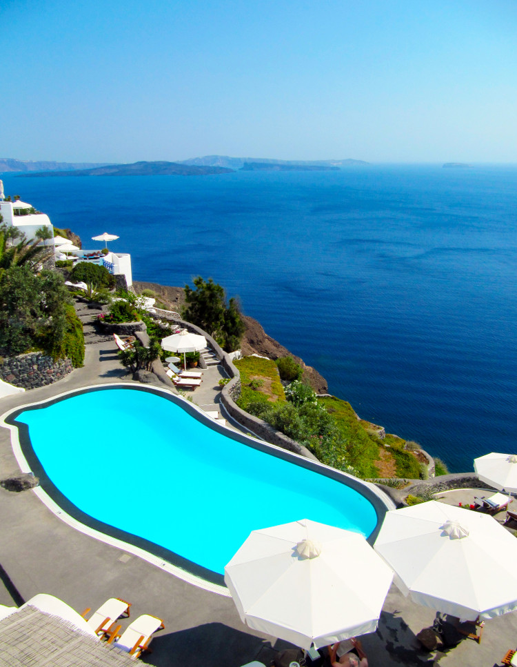 10 Best Hotels In Santorini For A Luxurious Escape