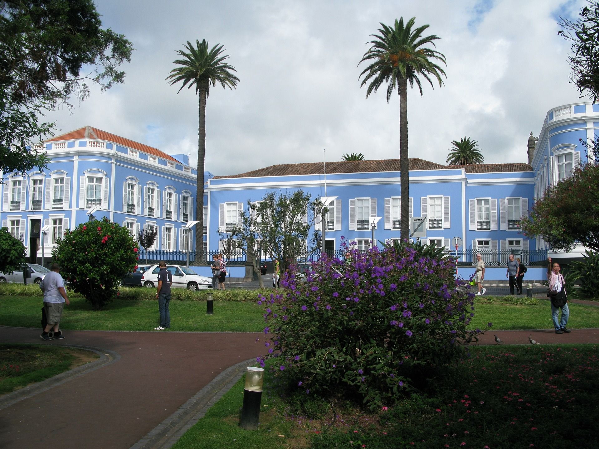 A blue villa in Ponta Delgada
