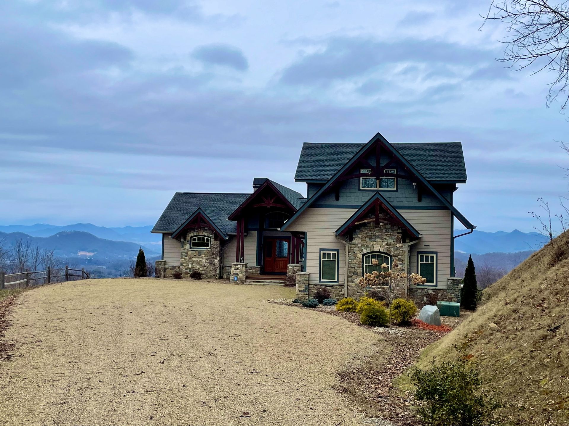 7 Charming Towns To Retire In The Blue Ridge Mountains