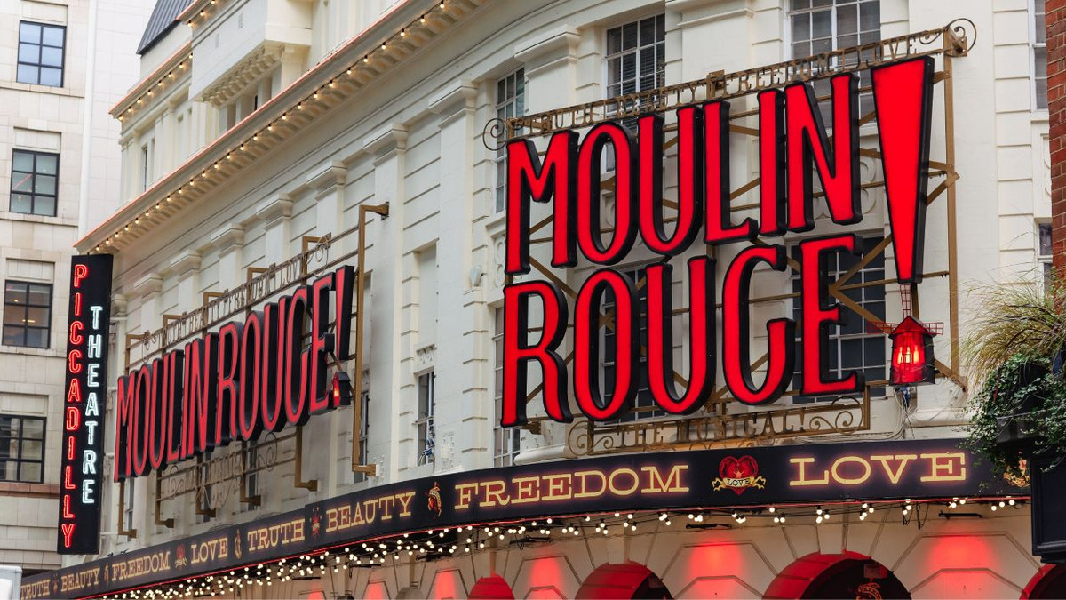 Here’s What To Know Before Your First Time At Moulin Rouge