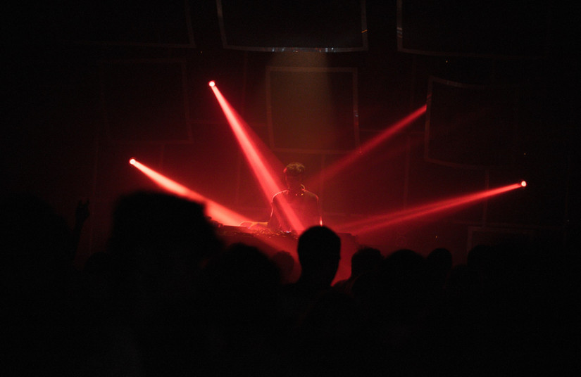 10 Best Nightclubs To Visit In Paris For The Ultimate Nightlife Experience