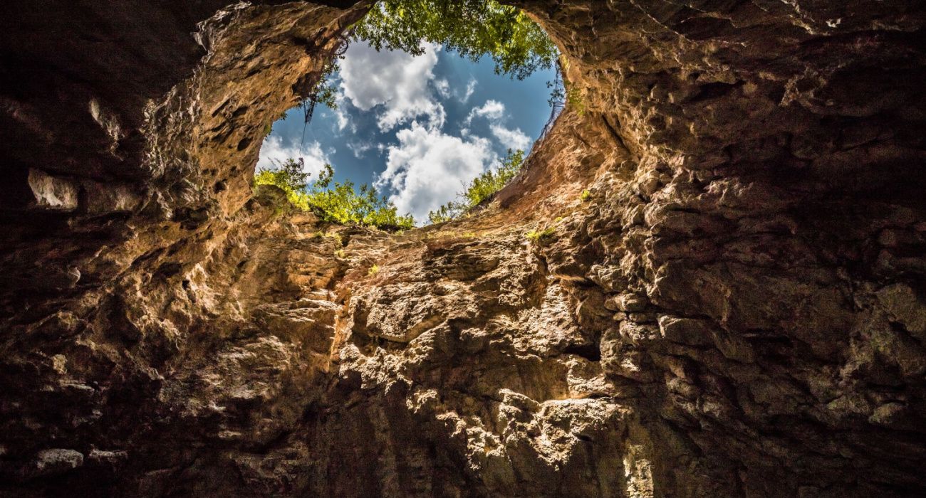 The World's Deepest Sinkhole Is The 'Heavenly Pit' In China (\u0026 Here's What  You Need To Know), image size:1300x700