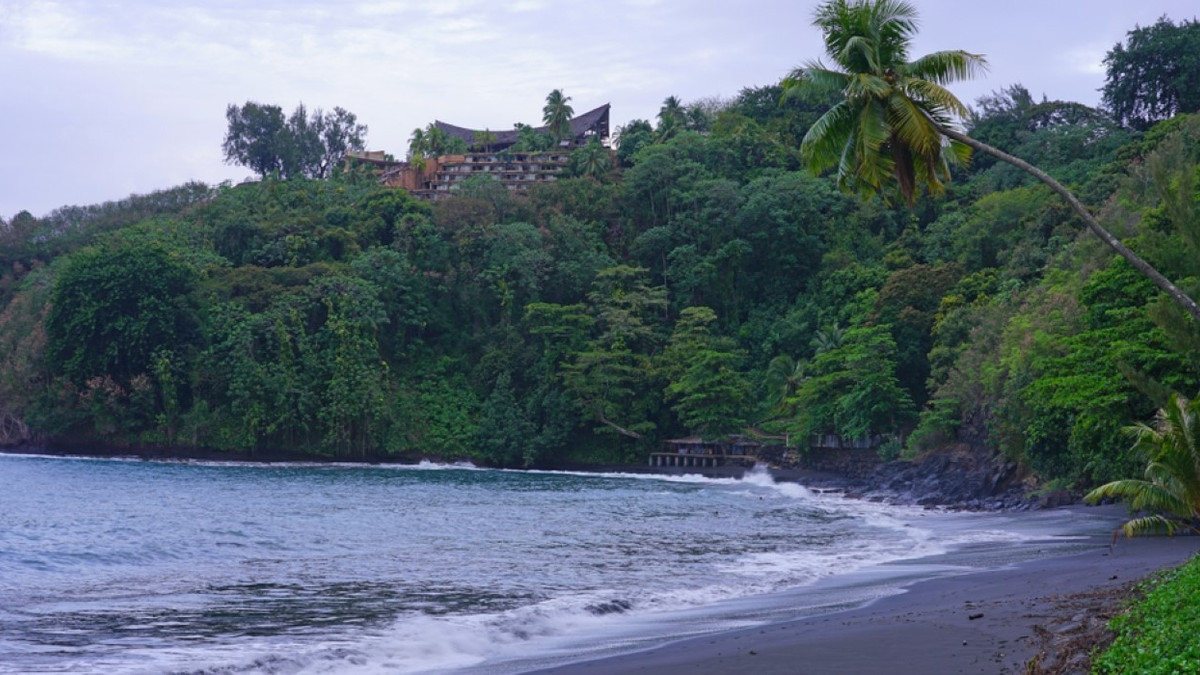 10 Most Beautiful Tahiti Beaches To Soak Up Sun, Sand, And Serenity