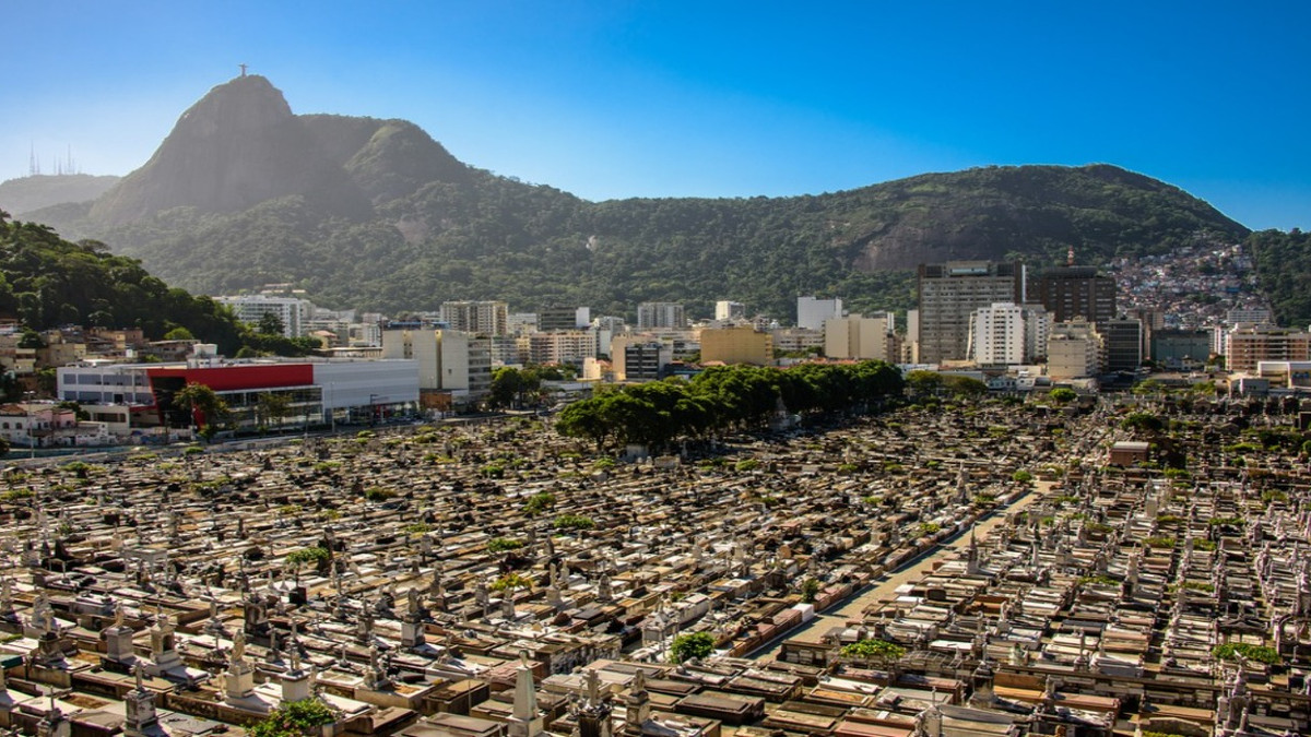 Creep City: 10 Largest Cemeteries In The World That Will Make You Feel ...