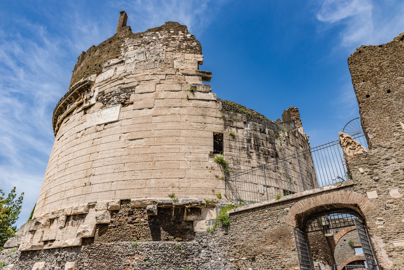 Metella This Castle Just Outside Of Rome Is Actually The Ancient Tomb of ...