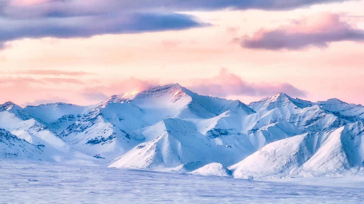 The Closest Alaskan Mountain Range To The Arctic (& How To Get There)