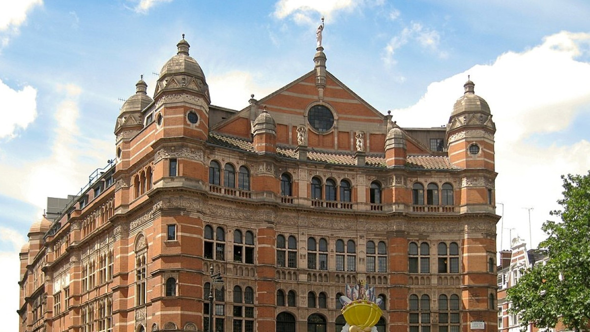 10 Best West End Shows In London To Enjoy The City's Theatrical Heart