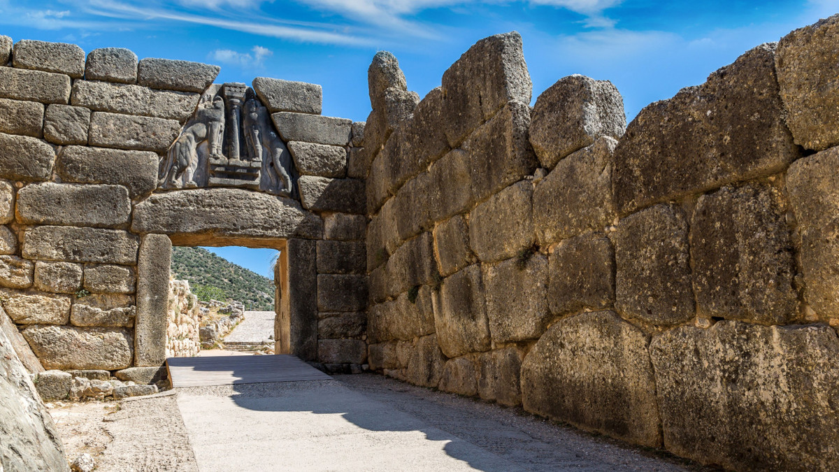 Discover The Ancient Acropolis Of Mycenae: Perhaps The Largest City Of ...