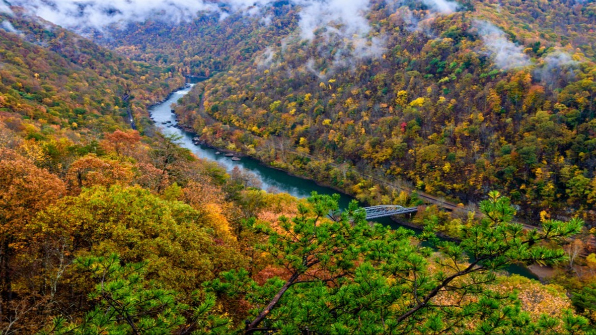 10 Truly Underrated & Beautiful Nature Destinations To Visit In The Fall