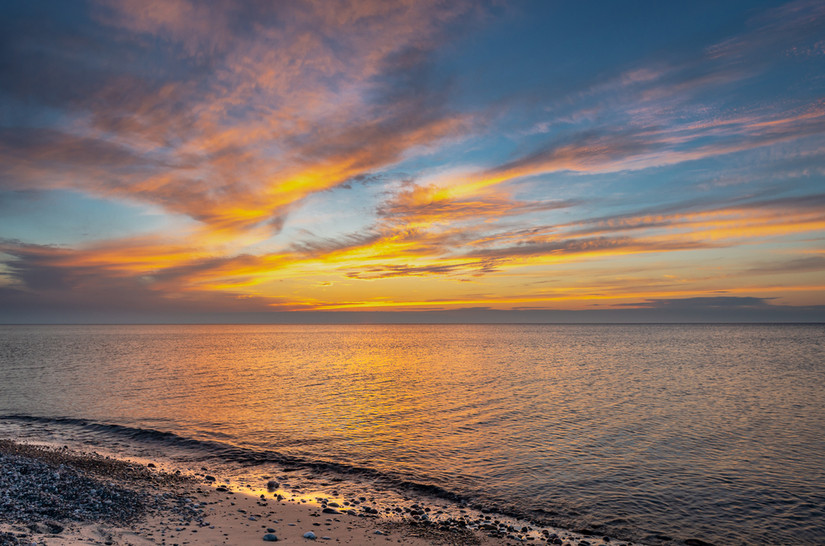 10 Best Rock Hunting Beaches In Lower Michigan