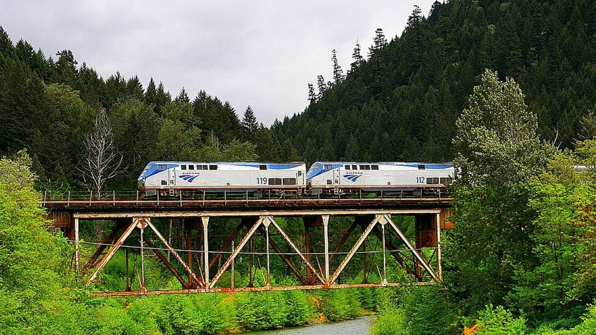 10 Sleeper Train Journeys Around The U.S. That Are Equally Scenic