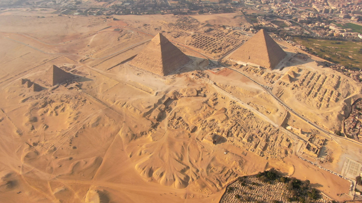 See The Worker's Dwellings & Cemetery Of Those Who Built The Pyramids ...