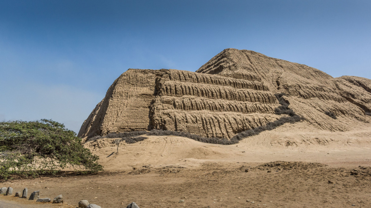 Peruvian Step Pyramid Temple of the Sun Perú: Discover The Largest Mud-Brick Pyramid Of The ...