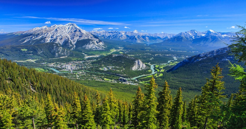 10 Incredible, Bucket-List Vacations To Take In Banff National Park