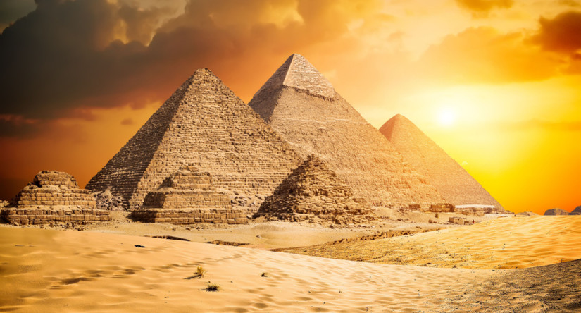 See The Worker's Dwellings & Cemetery Of Those Who Built The Pyramids ...