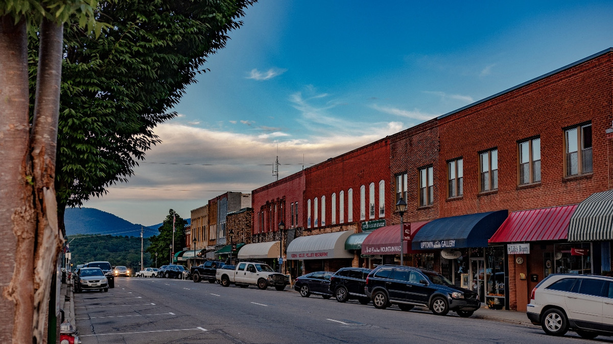 How To Enjoy A Budget-Friendly Winter In Franklin, North Carolina