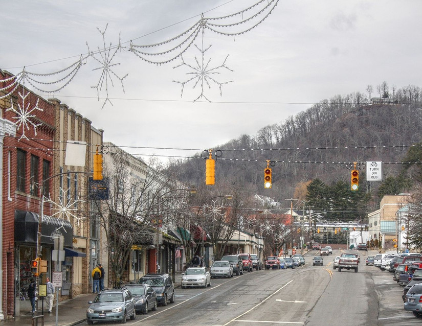 This Small Town Is An Excellent Alternative To Asheville NC