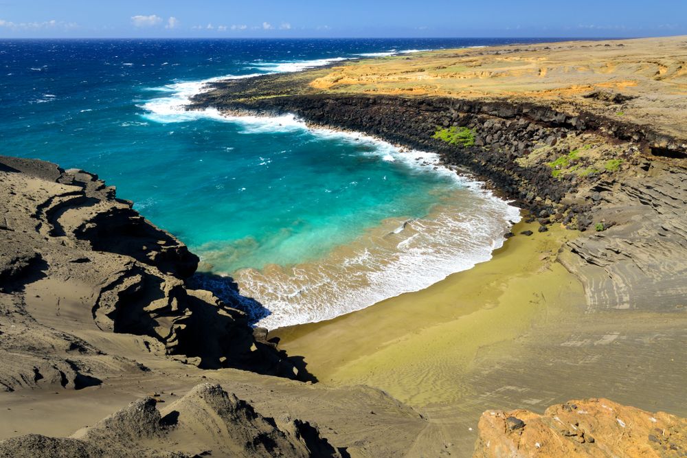7 Unusually Colored Beaches In America