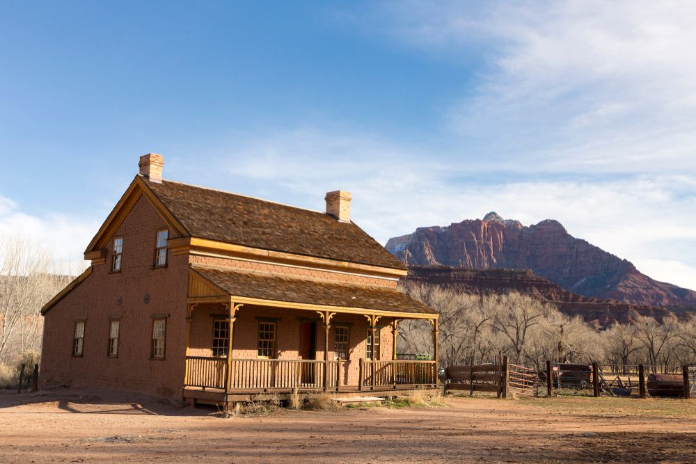 7 Scenic Small Towns In Utah Just Outside National Parks