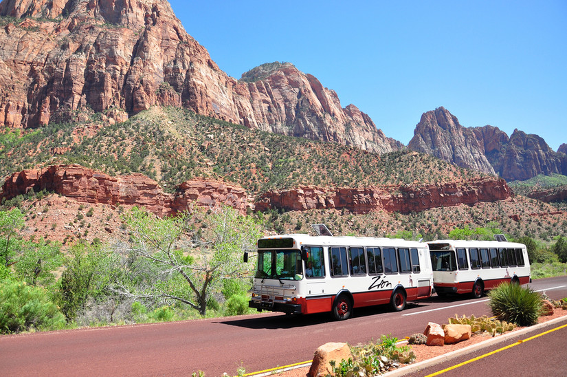 Zion Canyon Shuttle on the Zion Canyon Scenic Route, Zion National Park, Utah, USA