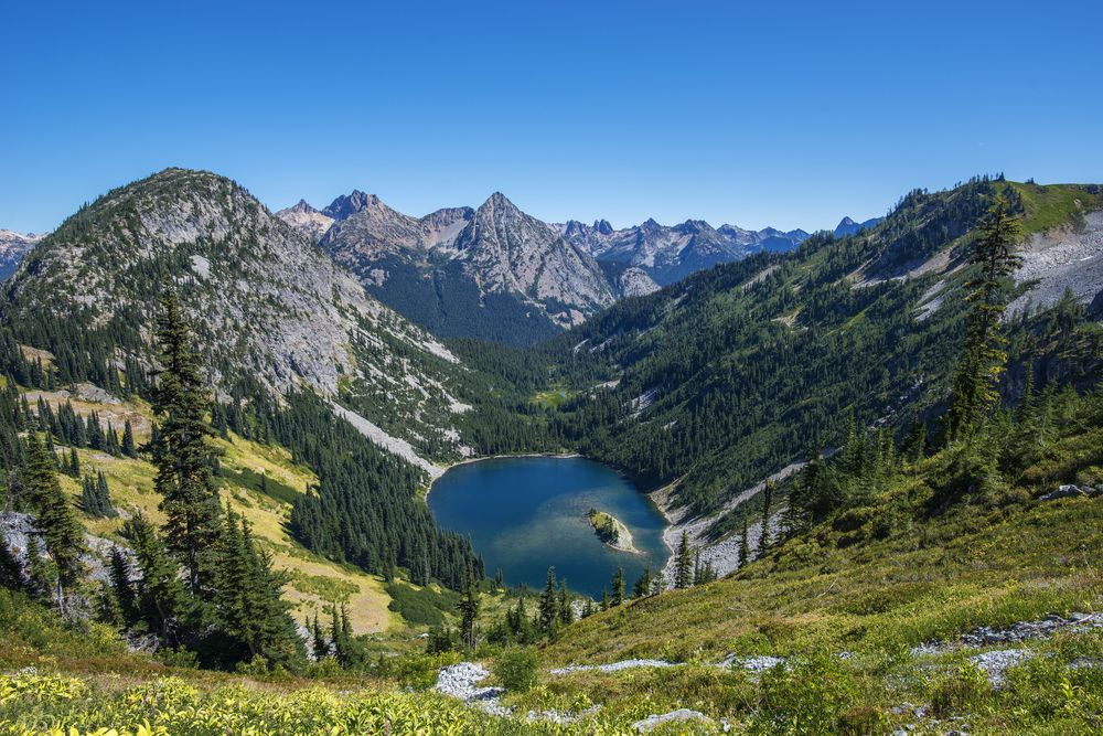 7 Lake Hiking Trails In Washington