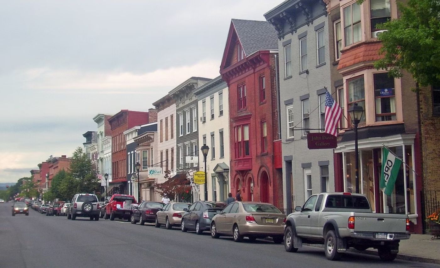 These Underrated "Mini New York City" Towns Are Better Than The Big Apple
