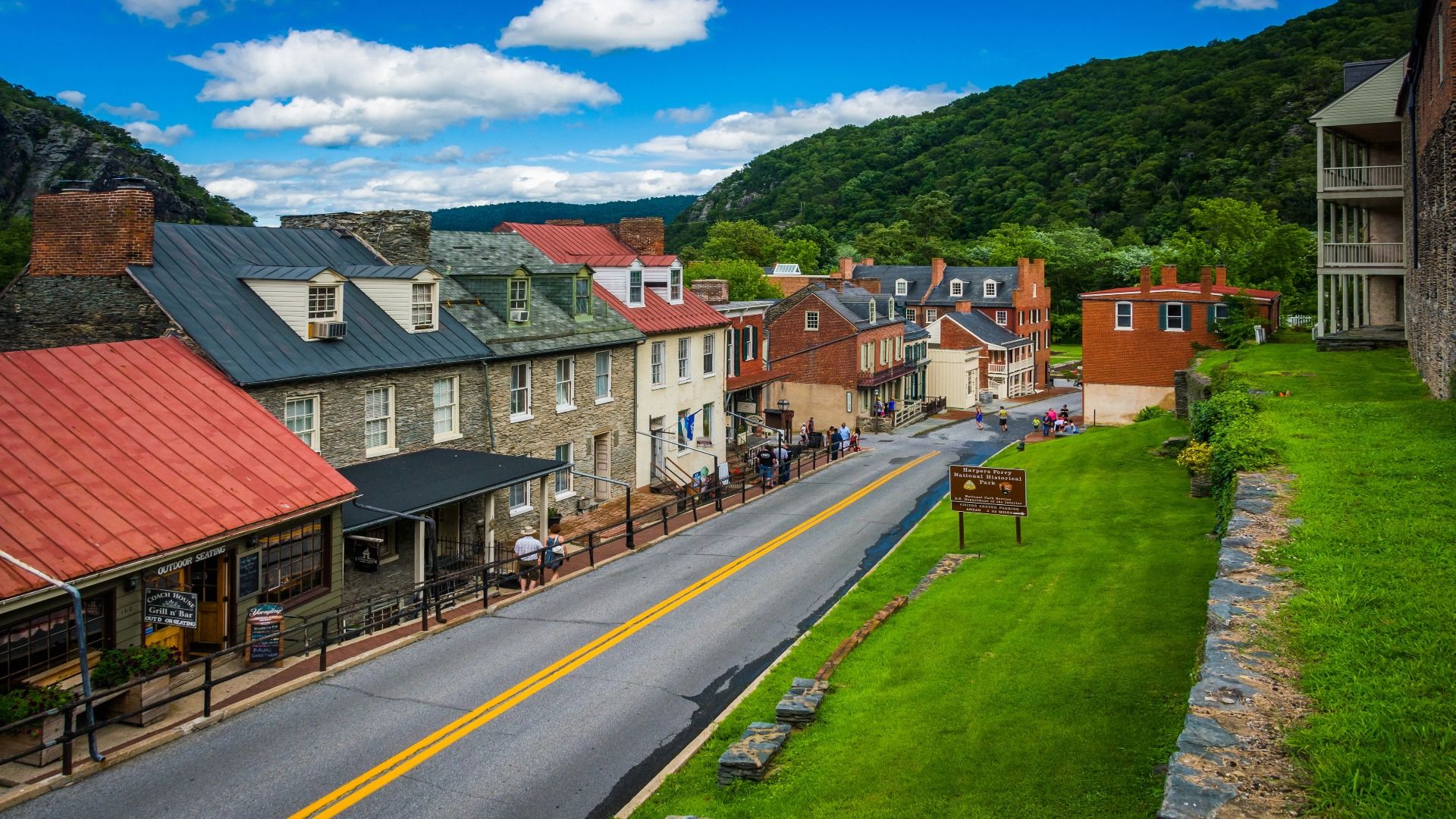 7 Small Towns In The Blue Ridge Mountains For A Weekend Retreat