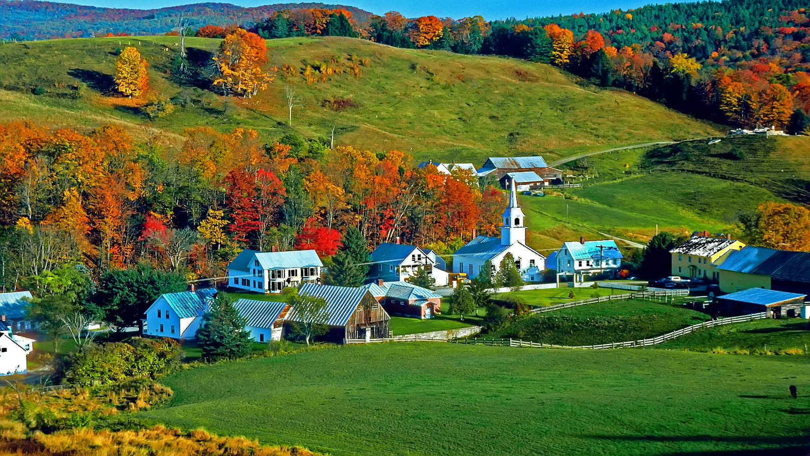 10 Small Fall Towns In Vermont With Beetlejuice Vibes