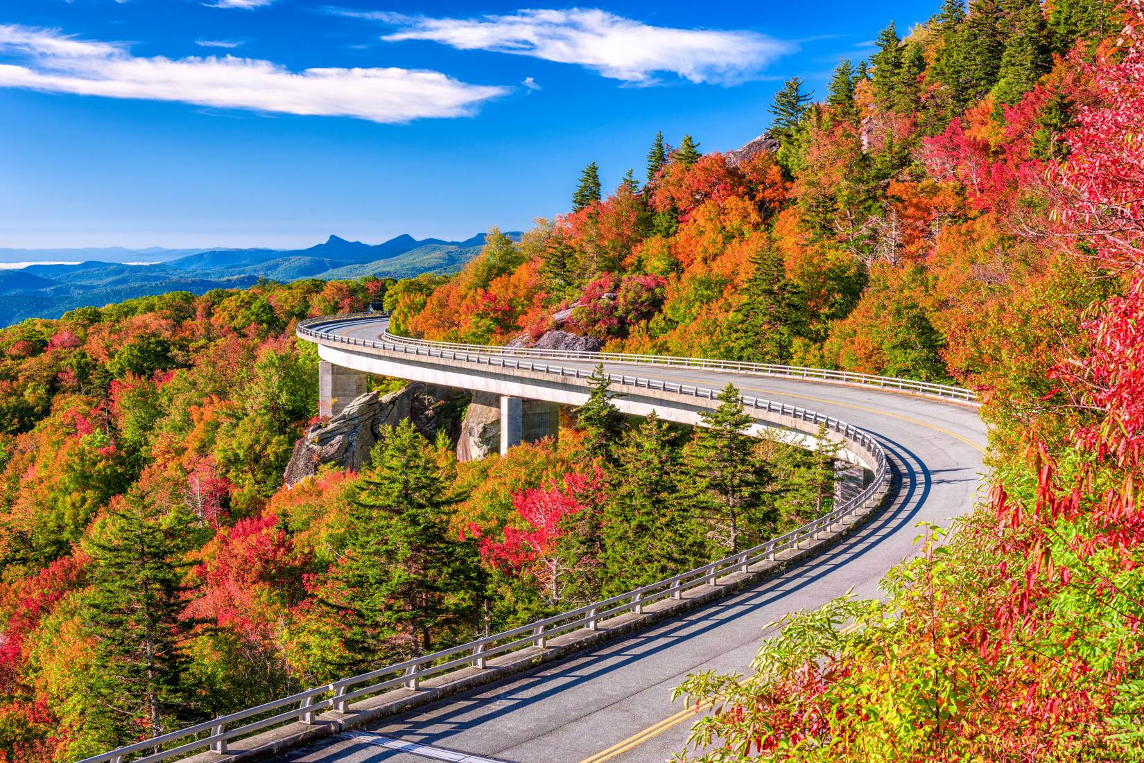 Linn Cove Viaduct, Grandfather Mountain, Blue Ridge Parkway, NC, North Carolina, USA