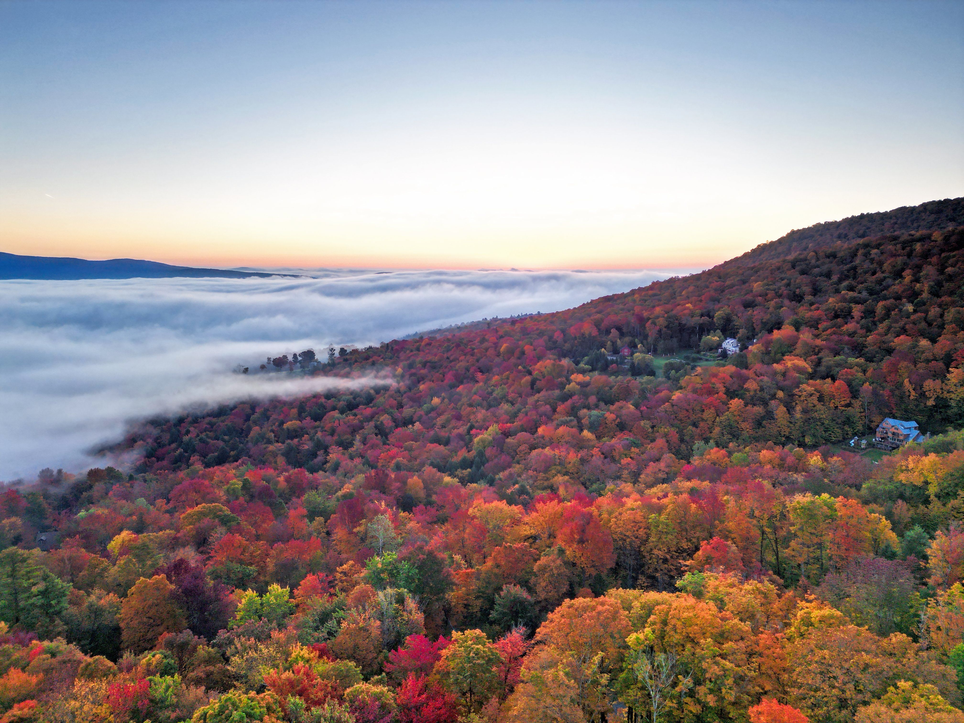 This Vermont Town Gives Stowe Vibes Without The Crowds