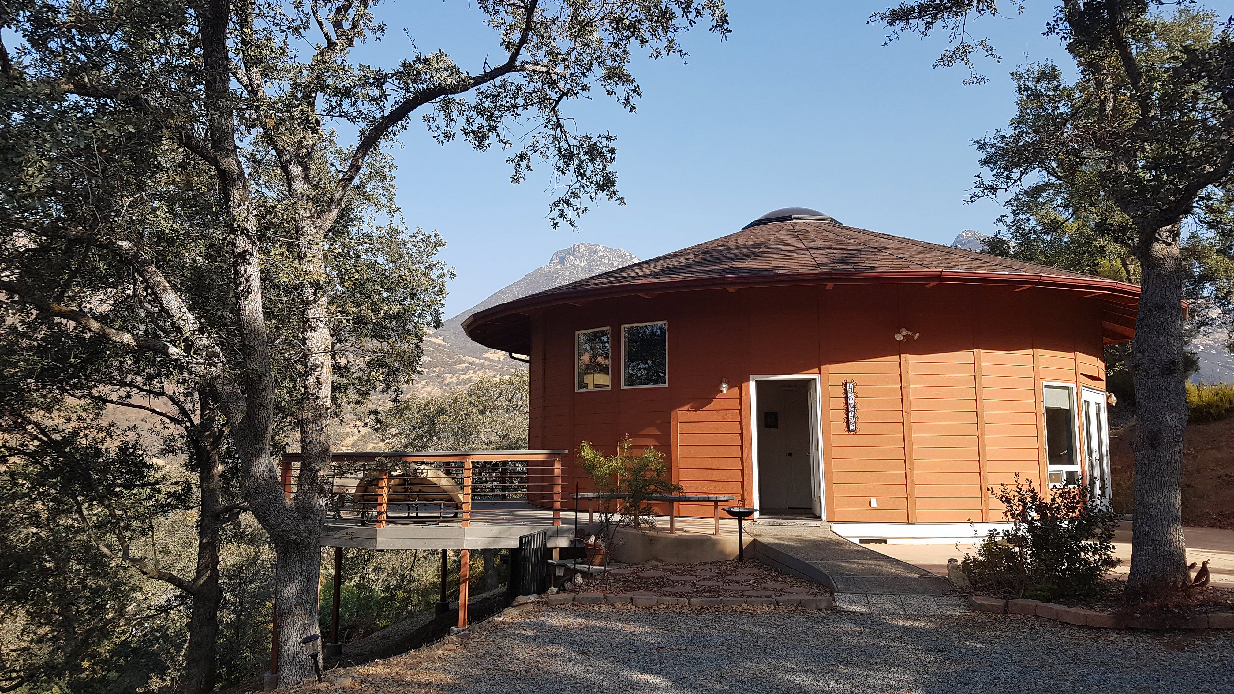 This Underrated Small Town Is Right Next To Sequoia National Park