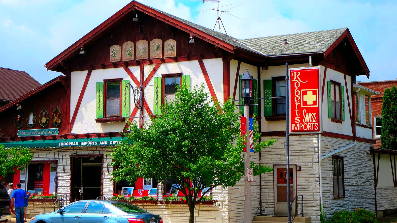 Why Visit The "Switzerland Of Wisconsin" - TheTravel