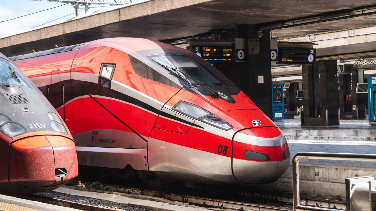 Commute Nightmare Ensues at Two of Rome's Largest Train Stations as ...