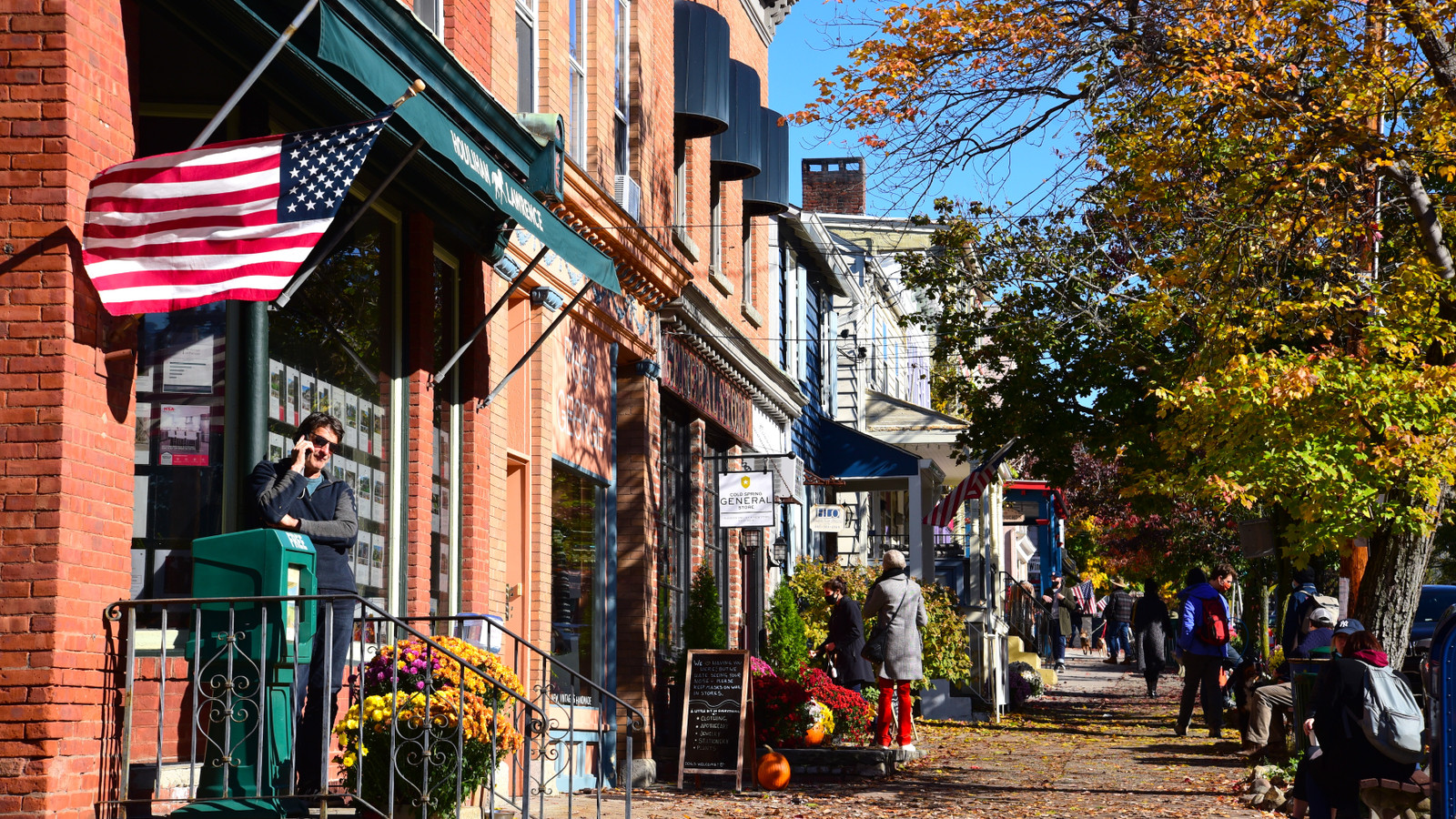 7 Safest Small Towns In America To Retire In 2025
