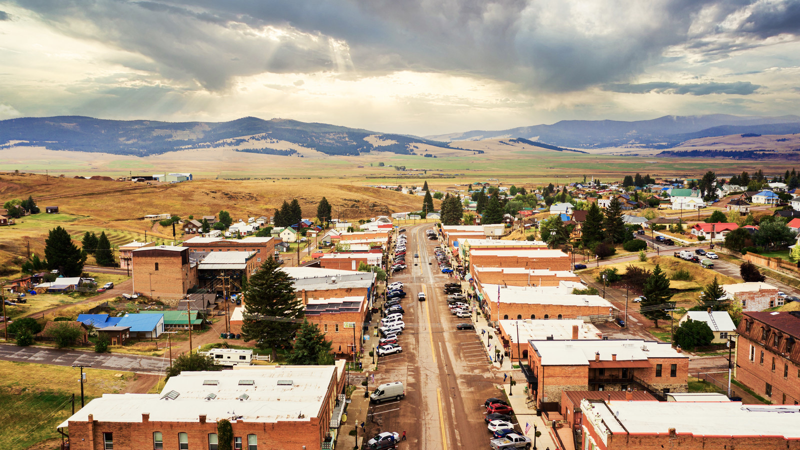 This Charming, Underrated Montana Rockies Town Will Make You Forget About National Parks Altogether